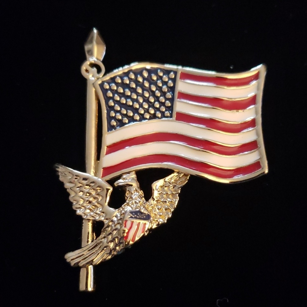 Patriotic American flag pin